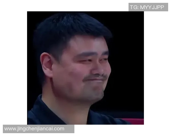 姚明撇嘴照片引发热议网友纷纷调侃其搞笑表情与篮球风采对比